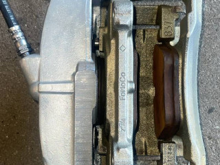 суппорт передний правый Volvo V70 3 поколение 2009, 2.4 л., D 5244 T, дизель, 6МКПП, универсал, 946