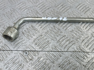 ключ колесный (балонный) Mazda 6 1 поколение [рестайлинг] 2006, 1.8 л., бензин, МКПП, седан