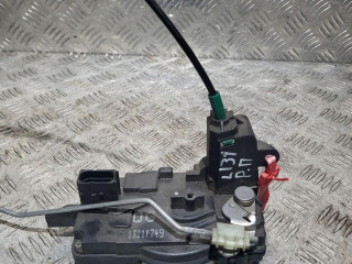 замок двери передней правой Opel Astra H/Family [рестайлинг] 2010, 1.7 л., Z 17 DTH, дизель, 6МКПП, универсал, 13210749QG