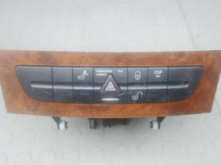 кнопка аварийной сигнализации Mercedes-Benz E-Класс W211/S211 2003, 2.2 л., дизель, АКПП, седан