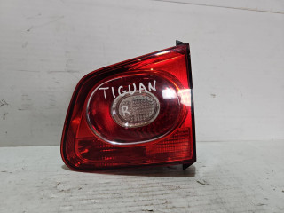 фонарь крышки багажника правый Volkswagen Tiguan 1 поколение 2009, 5N0945094B