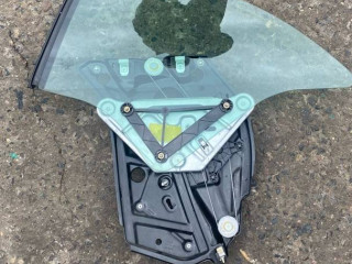 стекло кузовное боковое левое Mercedes-Benz C-Класс W205 [рестайлинг] 2020, 2.0 л., бензин, кабриолет, задний привод