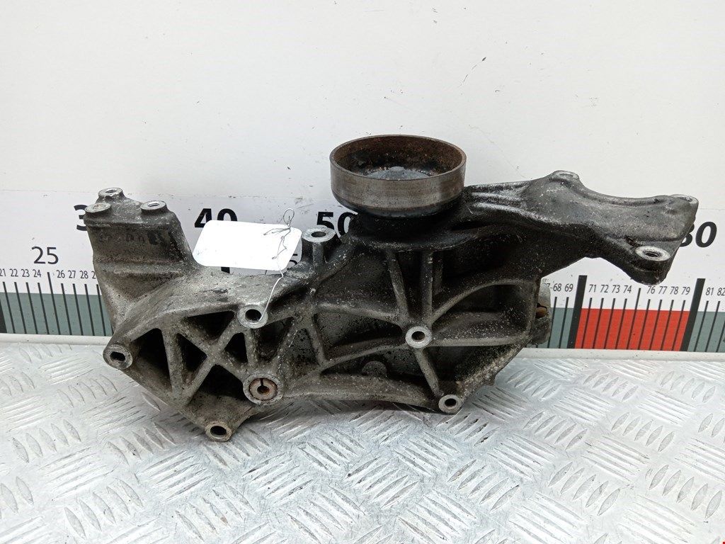кронштейн генератора Audi 1998, 1.8 л., МКПП, кабриолет, 058145523F - фото №1