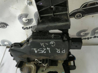 замок двери передней правой Volkswagen Golf 4 поколение 1998, 1.4 л., AKQ, бензин, 5МКПП, хетчбэк 5 дв.