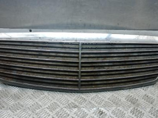 решетка радиатора Mercedes-Benz E-Класс W211/S211 2005, 2.7 л., дизель, МКПП, седан