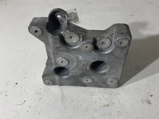 полка аккумулятора Nissan Qashqai 2 поколение 2015, 1.6 л., R9M, дизель, 6МКПП, серый, внедорожник 5 дв., передний привод, 648664EF0A