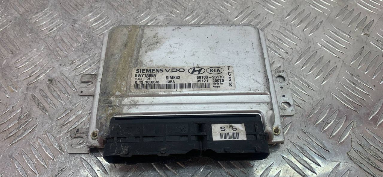 блок управления двигателем Kia Sportage 2 поколение 2006, 2.0 л., бензин, 3910323170, 3912123170, 5WY1A98A - фото №1