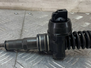 форсунка Volkswagen Golf 5 поколение 2006, 1.9 л., дизель, 038130073BN