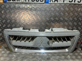решетка радиатора Mitsubishi Pajero 3 поколение [рестайлинг] 2006, 3.2 л., blanchedalmond