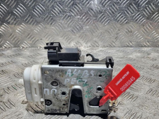 замок двери передней правой Audi A4 B5 [рестайлинг] 2000, 1.9 л., дизель, 5МКПП, седан, 8D2837016F