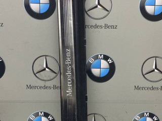 накладка на порог внутренняя Mercedes-Benz C-Класс W205 [рестайлинг] 2020, 2.0 л., бензин, кабриолет, задний привод, A2056802011, A2056804211