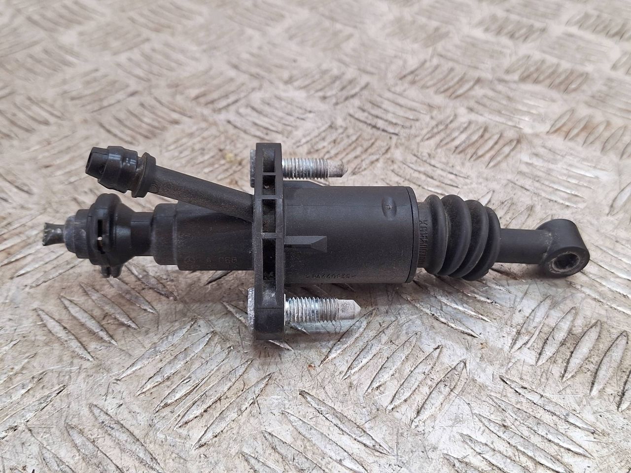 цилиндр сцепления главный Mercedes-Benz A-Класс W168 1999, 1.6 л., бензин, МКПП, минивэн, A1682900512 - фото №1