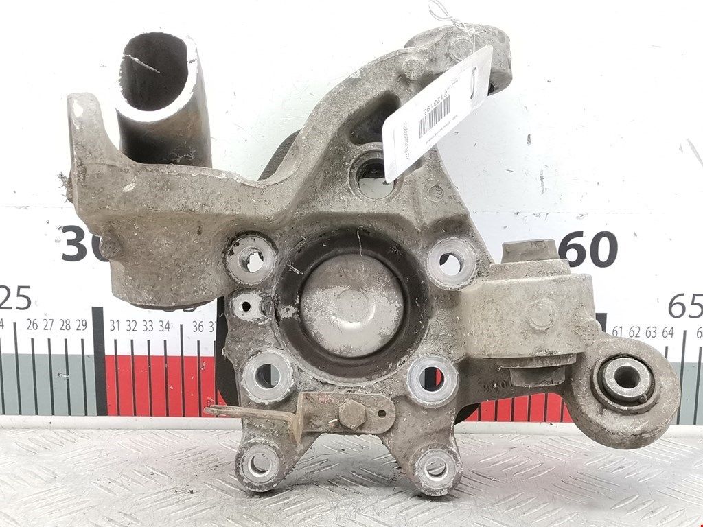 кулак задний правый Volvo V70 2 поколение 2004, 2.5 л., АКПП, универсал - фото №1