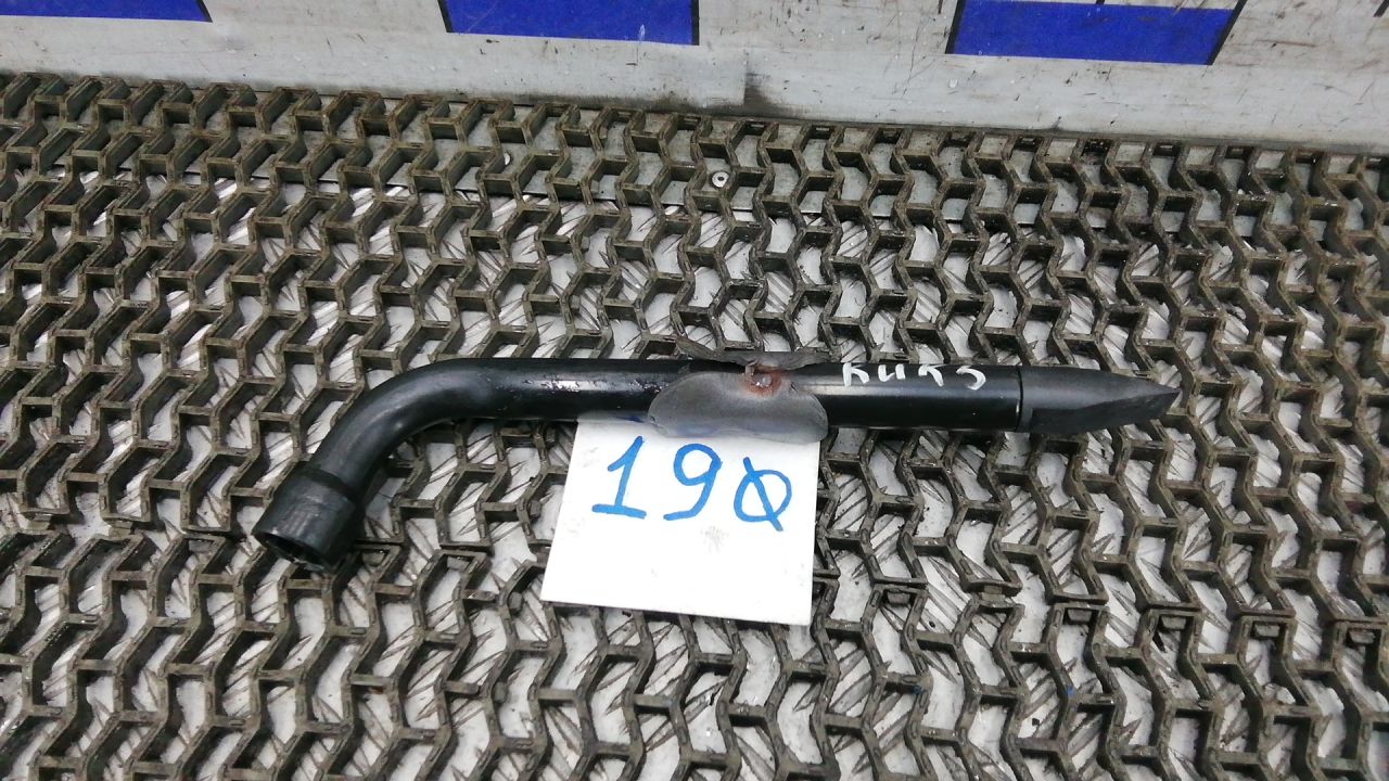ключ колесный (балонный) Ford Kuga 1 поколение 2008, 2.0 л., TDCi, дизель, МКПП, внедорожник 5 дв. - фото №1