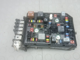 блок предохранителей Opel Astra K 2015, 1.6 л., CDTi, дизель, МКПП, хетчбэк 5 дв., 39040853