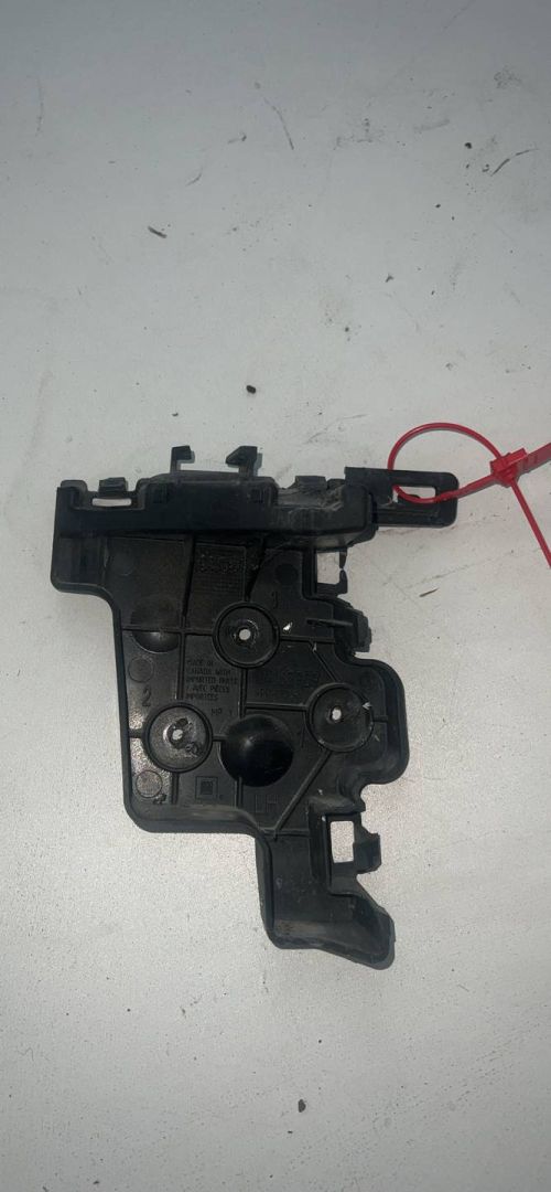 Крепление бампера переднего Chevrolet Equinox 3 поколение 2020, 1.5 л., бензин, АКПП, внедорожник 5 дв. - фото №1