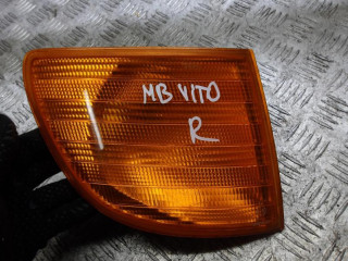 поворотник правый Mercedes-Benz Vito W638 1999