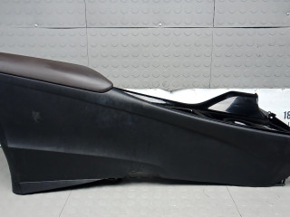 подлокотник Toyota C-HR 1 поколение AX10 2017, 1.2 л., бензин