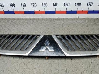 решетка радиатора Mitsubishi Outlander 2 поколение 2008, 2.4 л., бензин, внедорожник 5 дв.