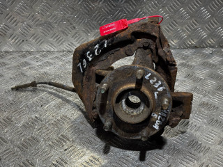 ступица передняя левая Mazda 5 CR 2006, 2.0 л., бензин, 5МКПП, серебро, минивэн