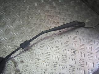 щеткодержатель (поводок стеклоочистителя, дворник) Mercedes-Benz Vario W670 2002