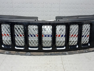 решетка радиатора Jeep Grand Cherokee 4 поколение 2012, 3.0 л., дизель