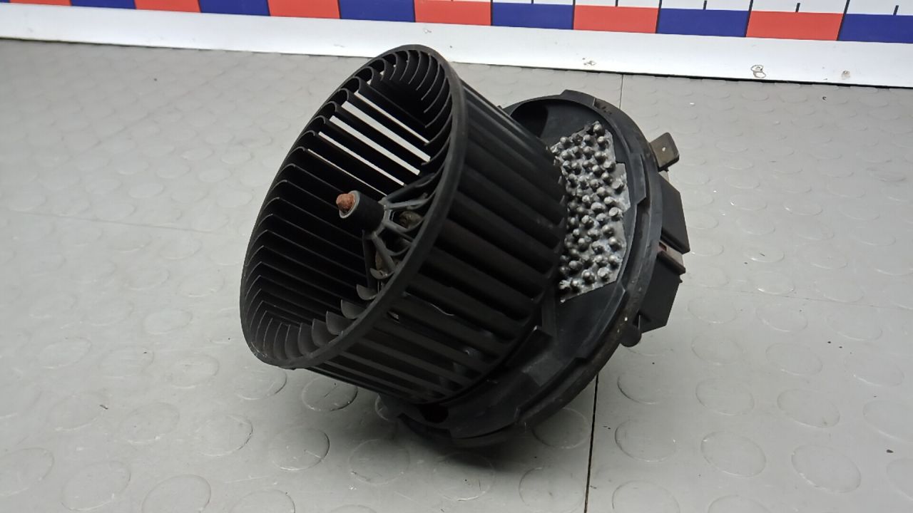 моторчик печки Skoda Yeti 1 поколение 2010, 2.0 л., дизель - фото №1