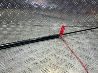 амортизатор капота Volkswagen Passat B7 2010, 2.0 л., CFFA, дизель, 6МКПП, седан