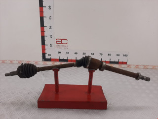 полуось передняя правая (приводной вал, ШРУС) Renault Kaptur 2014, 1.5 л., МКПП, внедорожник 5 дв., 391000367R