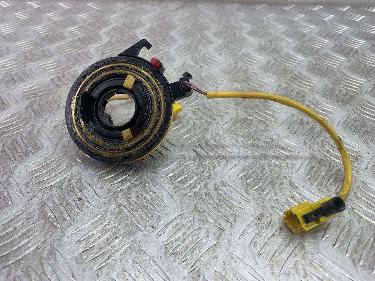 шлейф руля Ford Ka 1 поколение 2001, 1.3 л., бензин, МКПП, хетчбэк 5 дв., YS6T-14A664-AB - фото №1