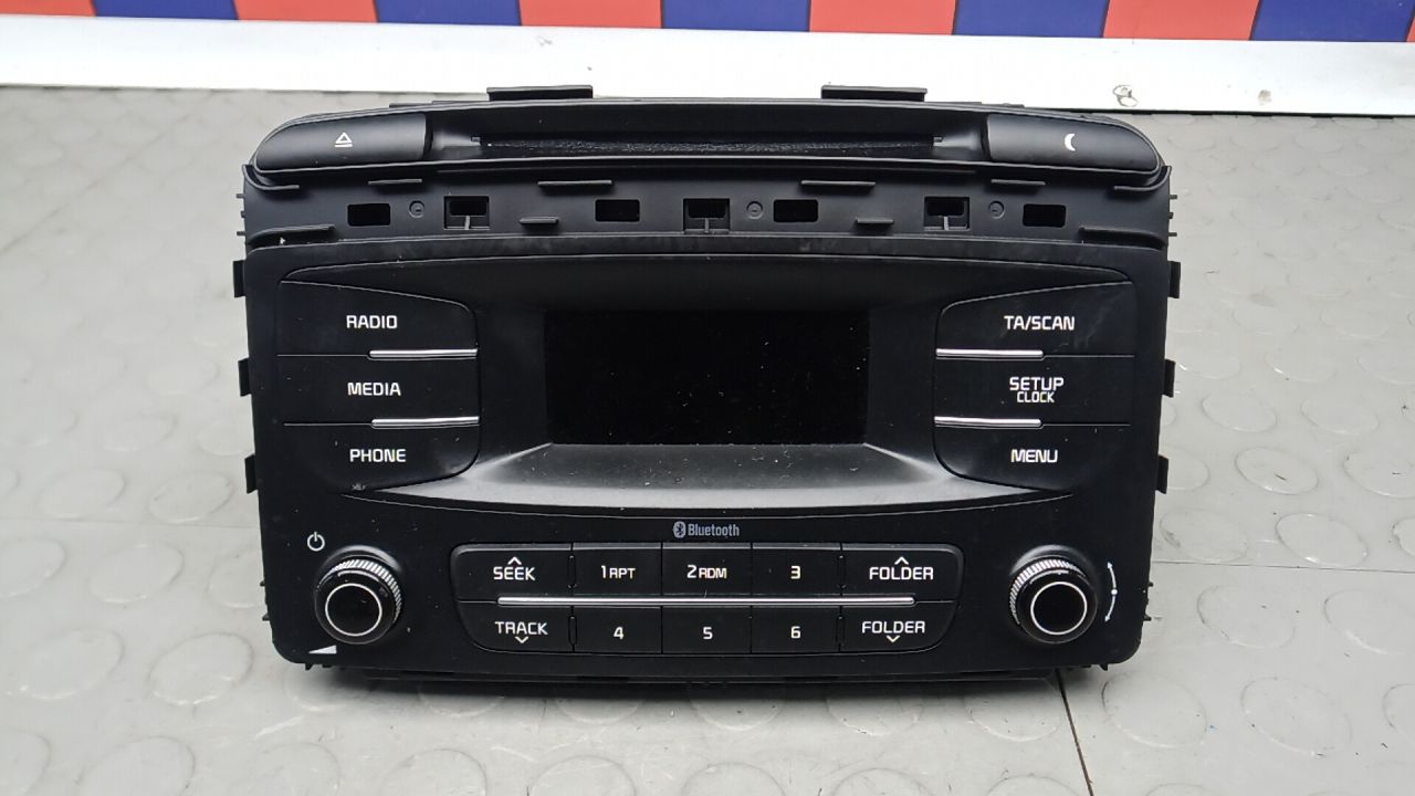 магнитола Kia Sorento 3 поколение 2015, 2.2 л., дизель - фото №1