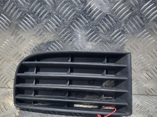 заглушка (решетка) в бампер Volkswagen Golf 5 поколение 2004, 1.6 л., бензин, МКПП, хетчбэк 5 дв., 1K0853666