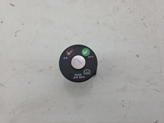 кнопка Airbag Maserati Quattroporte 6 поколение 2013, 3.0 л., бензин, АКПП, вишневый, седан, полный привод, правый руль, 46480451