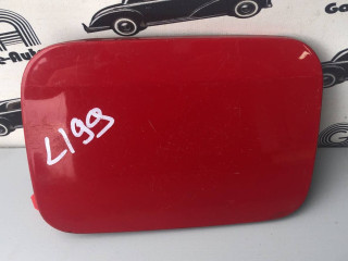 лючок топливного бака Mazda 323 6 поколение 1999, 2.0 л., RF3F, дизель, 5МКПП, красный, хетчбэк 5 дв.