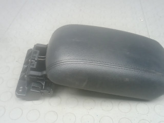 крышка подлокотника Kia Carens 3 поколение 2015, 1.7 л., CRDi, дизель, МКПП, минивэн, 84660A4000WK