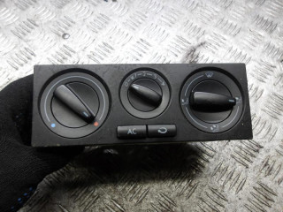 блок управления печки / климат-контроля Volkswagen Golf 4 поколение 2003, 1.4 л., бензин, МКПП, хетчбэк 5 дв., 1J0820045F