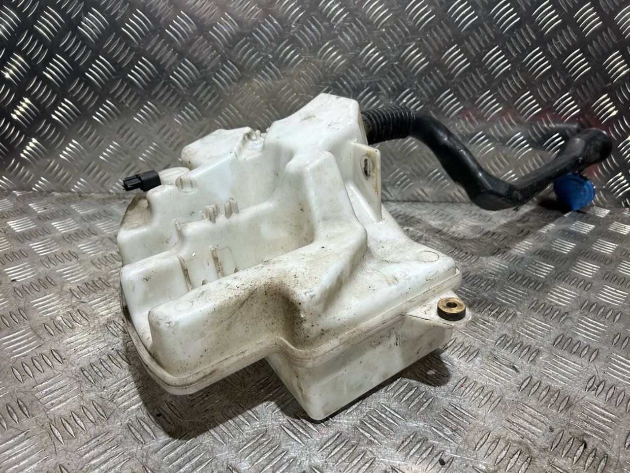 бачок омывателя Land Rover Range Rover Sport 1 поколение 2009, 3.0 л., дизель, АКПП, внедорожник 5 дв., M1S8A, AH2217A645AD - фото №1