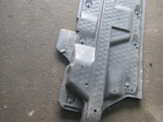 защита днища Volkswagen Fox 2 поколение 5Z [рестайлинг] 2010, 1.2 л., бензин, МКПП, хетчбэк 5 дв., 6Q0825202K