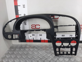 накладка на торпедо (консоль) Citroen Xsara 1 поколение [рестайлинг] 2003, 1.6 л., МКПП, хетчбэк 5 дв., 8209C1