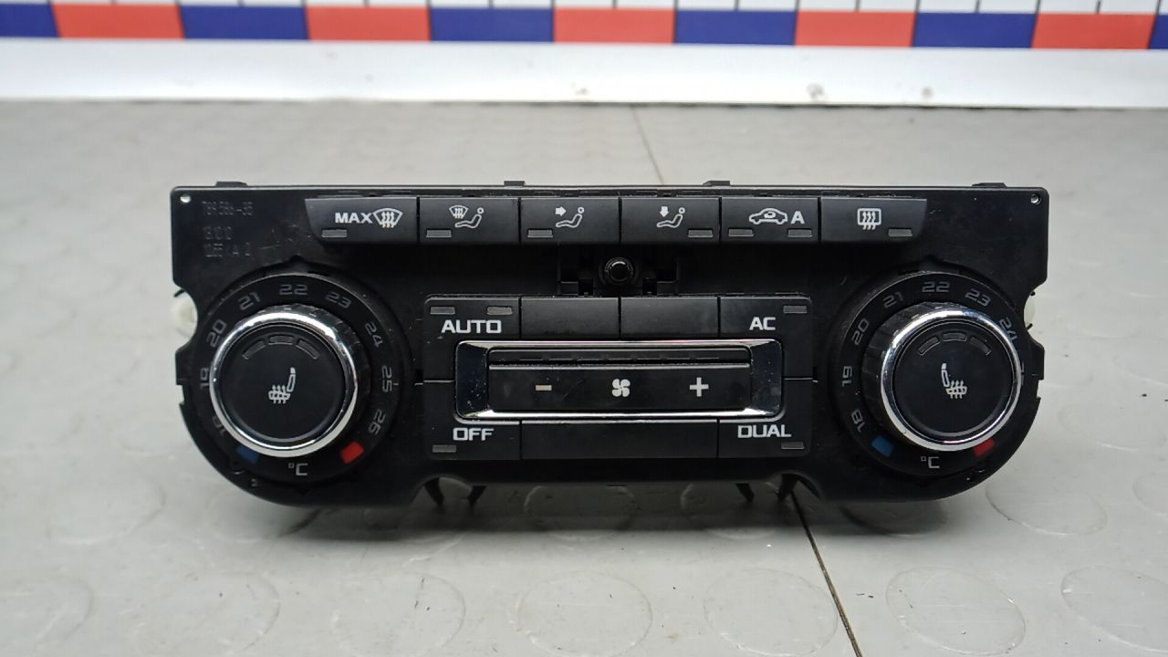 блок управления печки / климат-контроля Skoda Yeti 1 поколение 2010, 2.0 л., дизель - фото №1