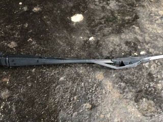 щеткодержатель (поводок стеклоочистителя, дворник) Chevrolet Equinox 3 поколение 2019, 1.5 л., бензин, АКПП, внедорожник 5 дв., полный привод