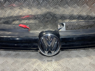 решетка радиатора Volkswagen Golf 6 поколение 2010, 2.0 л., CBAA, дизель, 6МКПП, хетчбэк 5 дв.