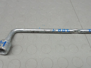 ключ колесный (балонный) Mitsubishi Pajero Sport 1 поколение [2-й рестайлинг] 2005, 2.5 л., дизель, внедорожник 5 дв.