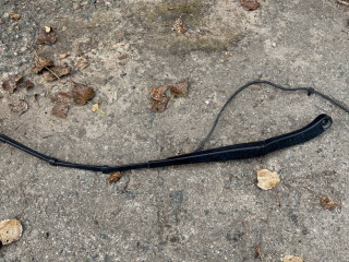 щеткодержатель (поводок стеклоочистителя, дворник) Tesla Model Y 1 поколение (2020 - 2026), 1490249-00-A, 1490249