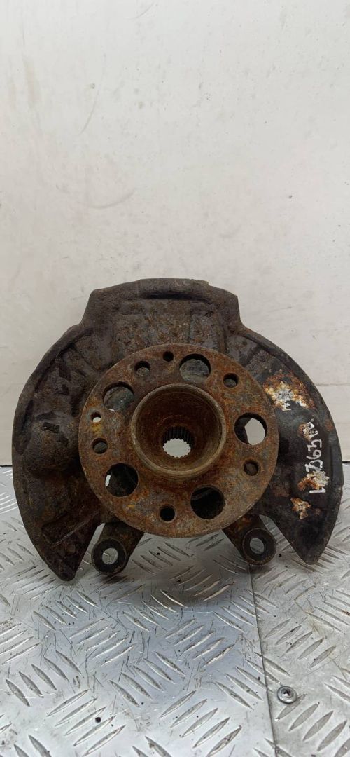 ступица передняя левая Mercedes-Benz A-Класс W168 2001, 1.6 л., бензин, АКПП - фото №1