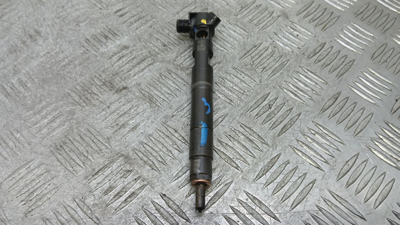 форсунка Infiniti Q50 1 поколение 2016, 2.2 л., дизель, A6510704987 - фото №1