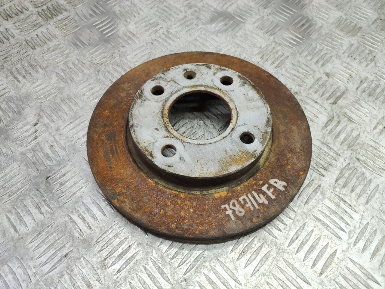 диск тормозной передний Ford Ka 1 поколение 2001, 1.3 л., бензин, МКПП, хетчбэк 5 дв. - фото №1