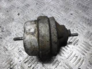 подушка крепления двигателя Volkswagen Passat B5 1998