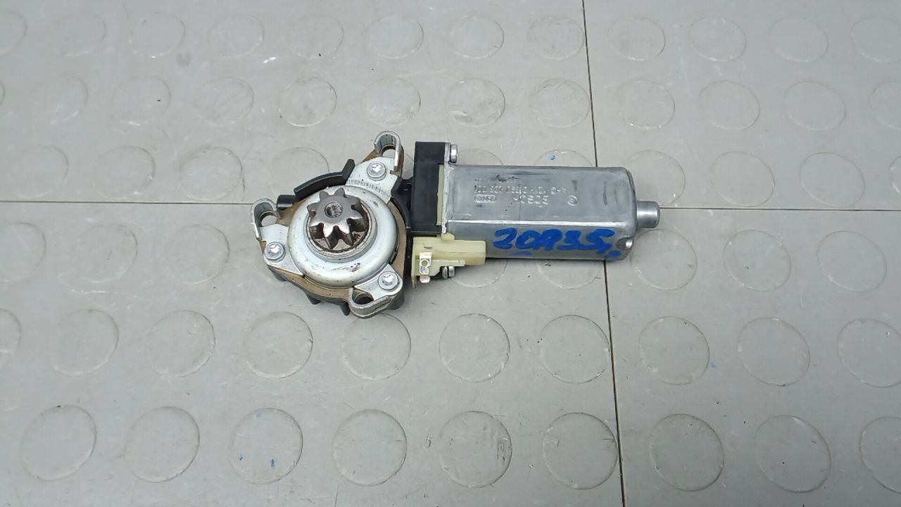 Моторчик сидения передний Mercedes-Benz M-Класс W164 2007, 3.0 л., дизель, внедорожник 5 дв. - фото №1