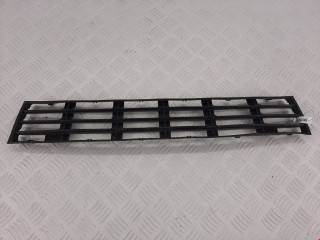 заглушка (решетка) в бампер Audi A4 B5 1999, 1.9 л., МКПП, универсал, 8D0807683AA